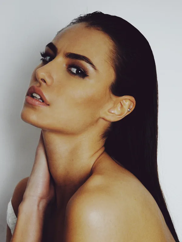 Portrait de Carmen, 32 ans, cheveux bruns